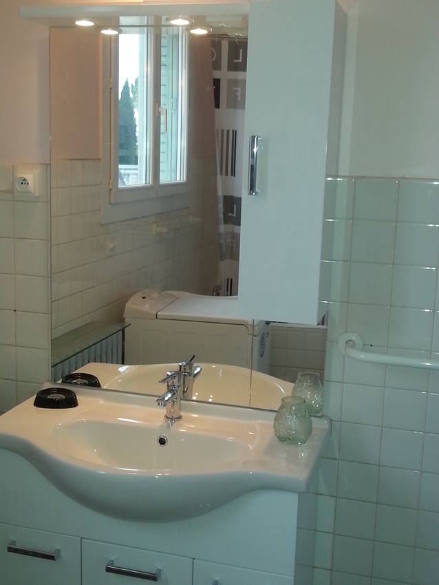 Une autre vue de la salle de bain