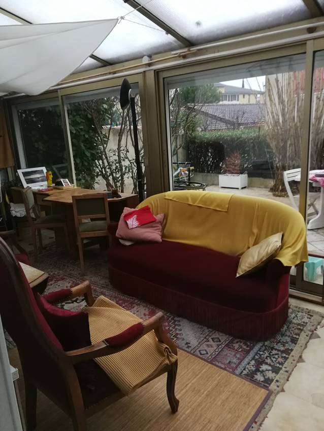 Véranda donnant sur terrasse
