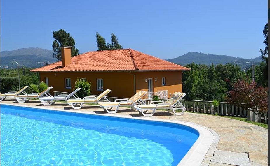 La piscine et la maison