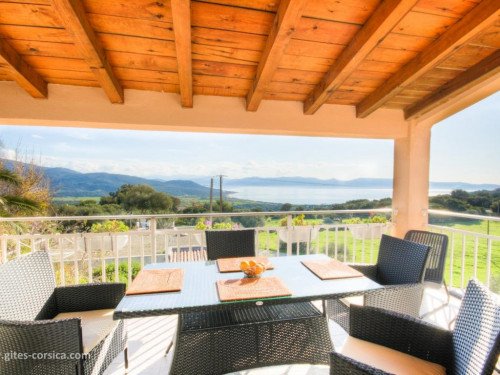 Terrasse vue sur le golfe