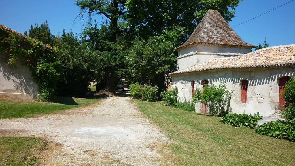 Cour devant la maison