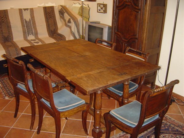 Le plateau pliant de la table en chene pliant en 2