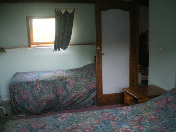 Etage, lit 2 personnes et lit simple