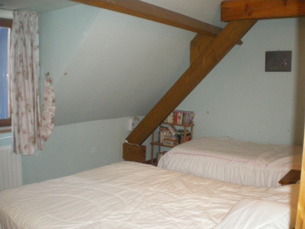 Etage, 3ème chambre. Grand lit deux personnes. Lit simple