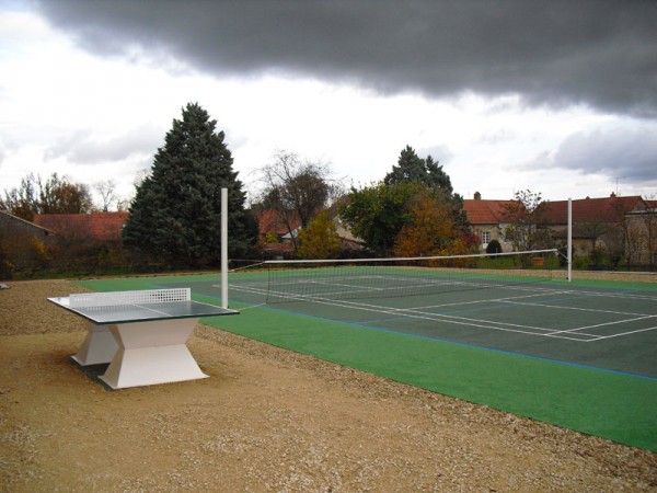 Le terrain de badminton/volley