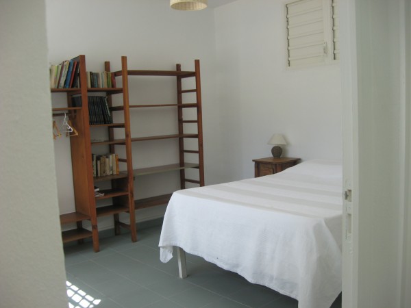 Chambre climatisée avec lit double