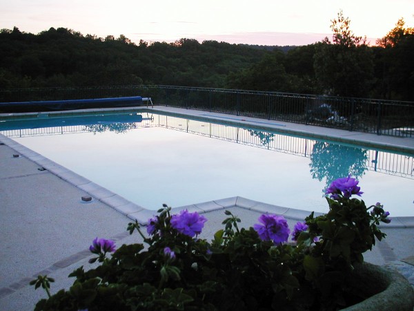 Piscine au crépuscule