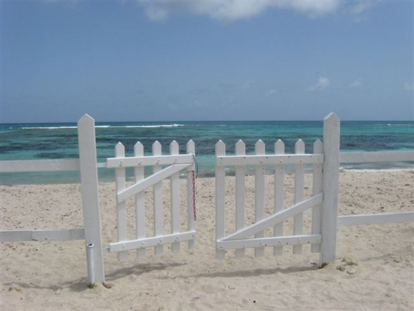Barrière donnant sur la mer
