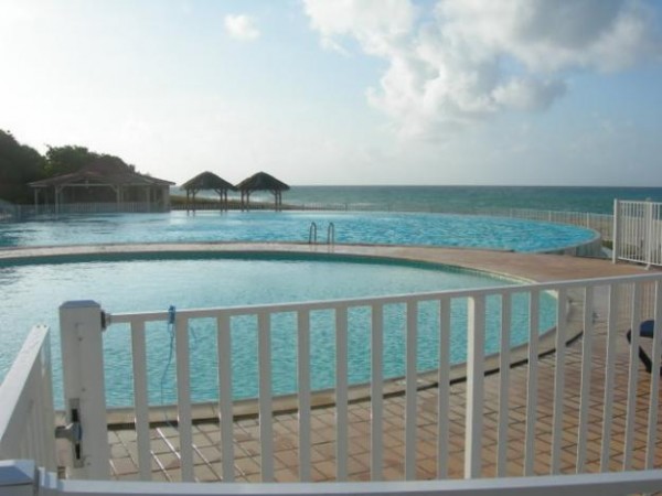 Piscine face à l'océan