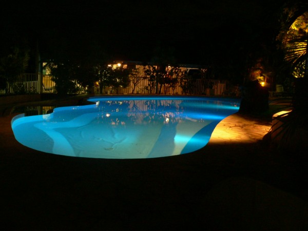 PISCINE LA NUIT
