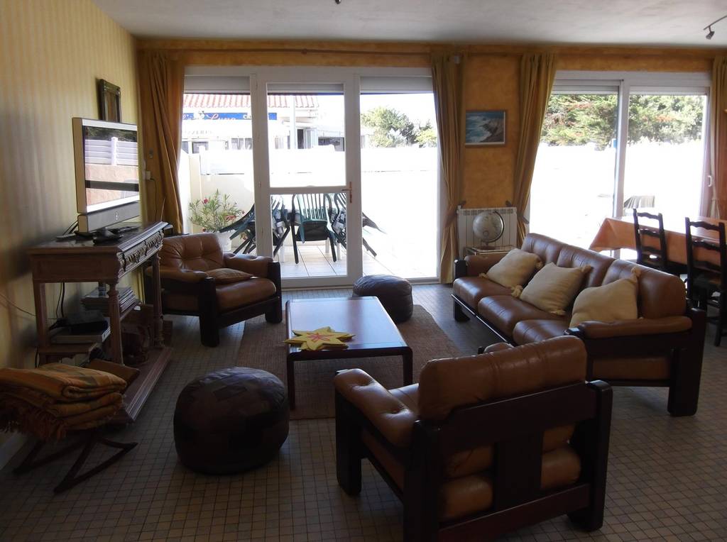 Le salon avec vue sur la terrasse
