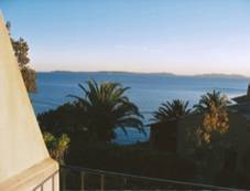 Vue panoramique sur Mer, îles d'Or et Cap Nègre, Var (83).