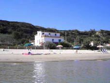 Appartements et Suites à Ortona, Italie avec les pieds dans l'eau.