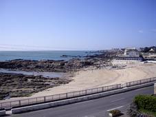 Magnifique vue sur la côte sauvage avec accès direct à la mer.