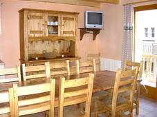 Superbe appartement montagnard pouvant recevoir jusqu'à 12 personnes.