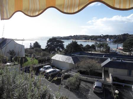 Guidel Plage pour 4 à 6 personnes, un appartement avec une vue de mer. 