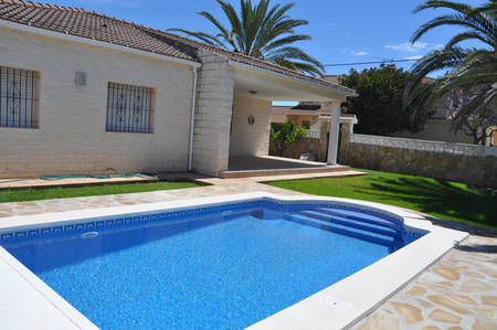 Villa avec piscine privée, pour 8 personnes, à Vinaros, 450m de la plage. 
