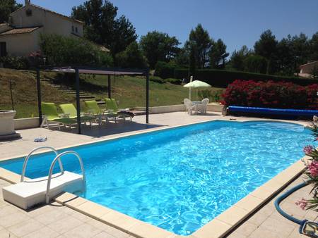 Villa piscine avec un tennis, près d'Aix en Provence.