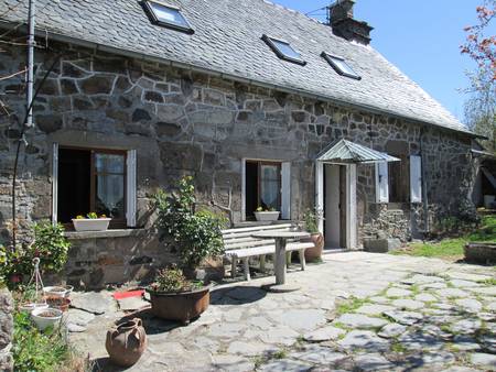Gîte pour 6 à 8 personnes dans le Nord Cantal - Le Monteil 15240.