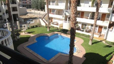 Appartement, terrasse, avec piscine communautaire, à 25 minutes des plages.