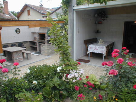 Location appartement au bord de la rivière au coeur des montagnes.