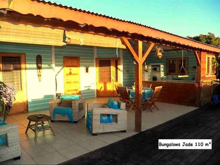 Maison de 110 m 2, face à la mer des Caraïbes à 150 m, 4 étoiles avec piscine.