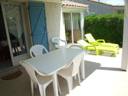 Pavillon de vacances les pieds dans l'eau.