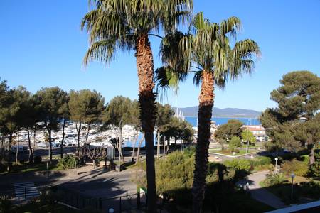 Résidence, Cap Raphaël face au port de Santa Lucia.