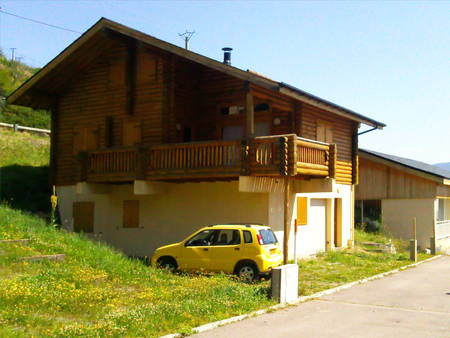 Chalet en bois avec sauna, 300 mètres des pistes.