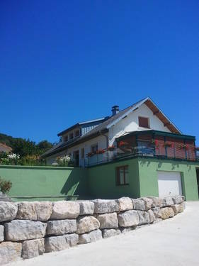 Gîte Clair Soleil à Anteuil, petit village calme, vue sur les Monts du Jura.