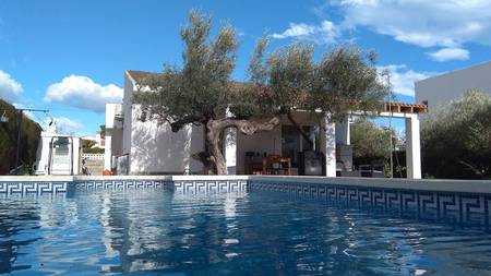 Bienvenue dans notre belle maison avec piscine, 10 mins des magnifiques plages