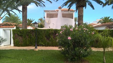 Villa 4 personnes à 300 mètres de la plage et des commerces.