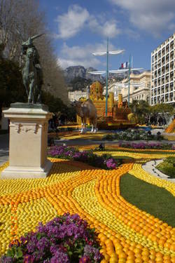 Loue studio Menton centre, jardins Biovès. 