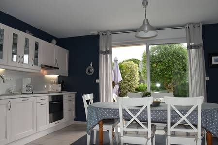 A 300 m de la plage et des commerces, maison classée 3* moderne et élégante.