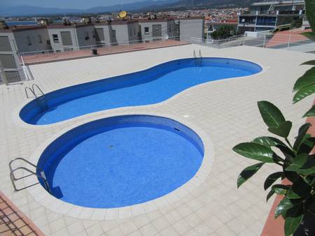 T1 avec piscine, plage et vue sur la baie de Rosas Espagne.