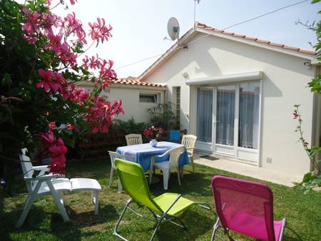 Loue villa située à 150m de la plage et de la corniche vendéenne.