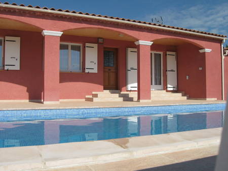 Villa avec piscine privée pour 6 personnes, situé en campagne, près du village