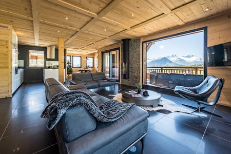 Chalet sur les pistes avec piscine et home cinéma.