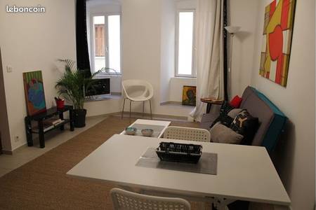 Location T2 hyper-centre, vieille ville Ajaccio.