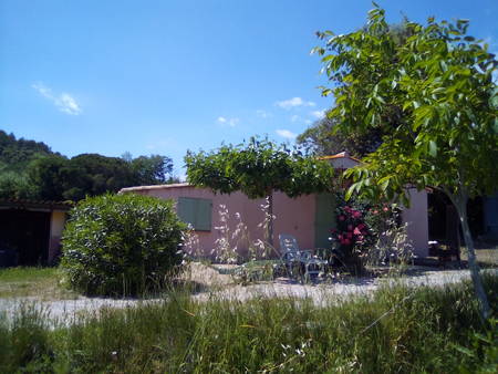 Location gîte les Arcs en provence à la campagne.