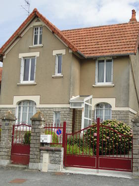 Très jolie villa des années 30, rénovée, sur le port, front de mer, 120 m²