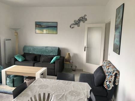 Appartement dans une résidence avec piscine et jardins. 