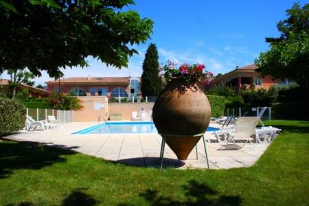 Loft Design à Aix en Provence avec piscine et tennis.