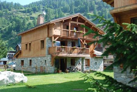 Chalet à Tignes les Brévières aux pieds des pistes.