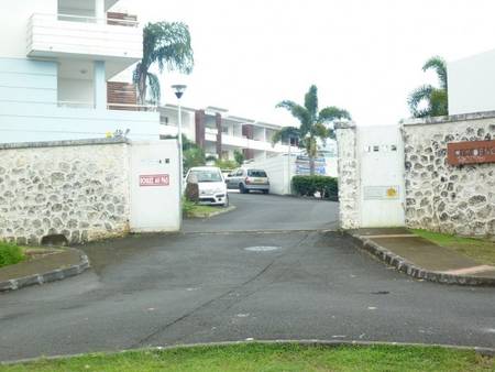 Location studio sécurisé 2/3 personnes, vue mer, proximité marina du Gosier.