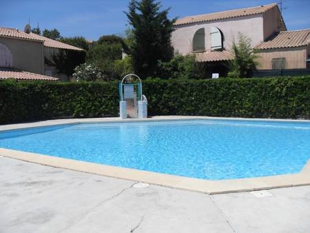 Location jolie maisonette climatisée pour 4 avec piscine près de Montpellier.