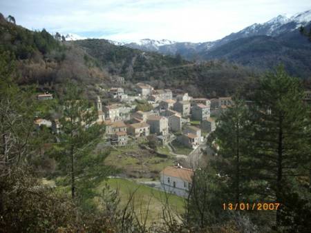 Location maison dans village typique de montagne au coeur de la Corse.