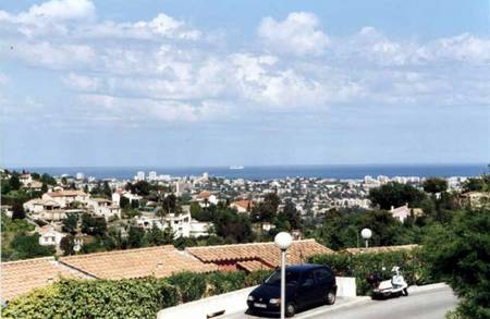 Petite maison Vue sur Mer à 2 km des plages de sable fin de Golfe Juan.