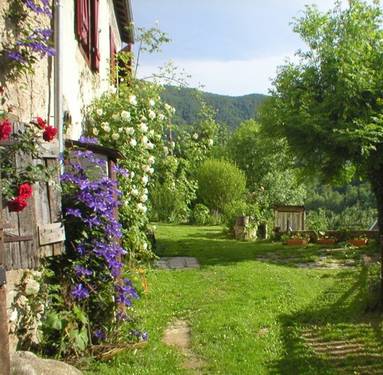 Maison a la montagne, meublée avec gout. Jardin, vue superbe.  