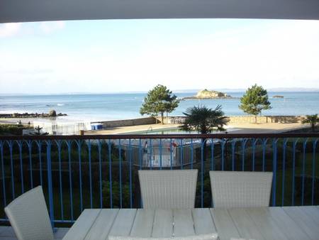 Appartement T3 Tréboul, standing pleine vue mer, piscine accès plage.